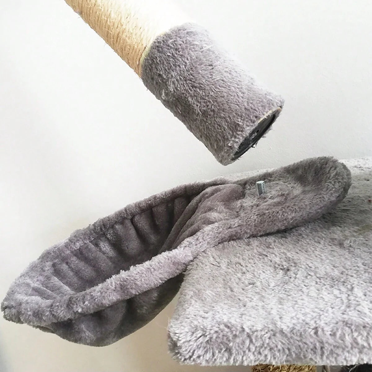 Plush Cat Spoon Nest – Cat Hammock Accessory for Cat Trees & Climbing Frames