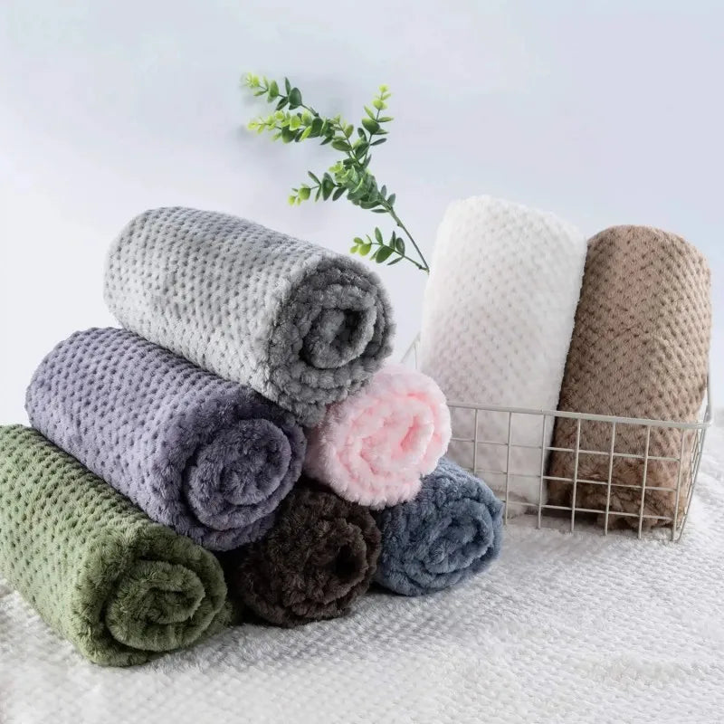Warm Fleece Pet Blanket – Soft Plush Throw for Puppies, Dogs, Cats | Cozy Couch & Bed Cover