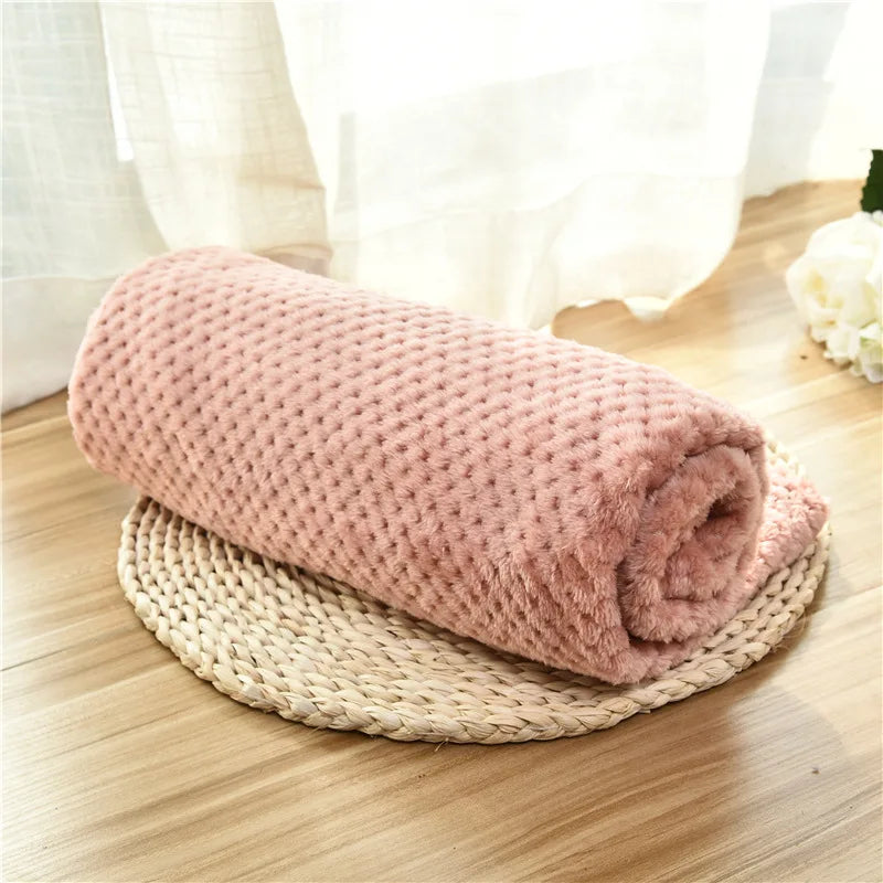 Warm Fleece Pet Blanket – Soft Plush Throw for Puppies, Dogs, Cats | Cozy Couch & Bed Cover
