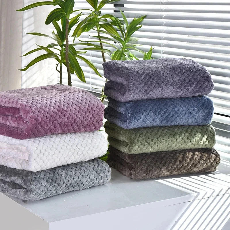 Warm Fleece Pet Blanket – Soft Plush Throw for Puppies, Dogs, Cats | Cozy Couch & Bed Cover