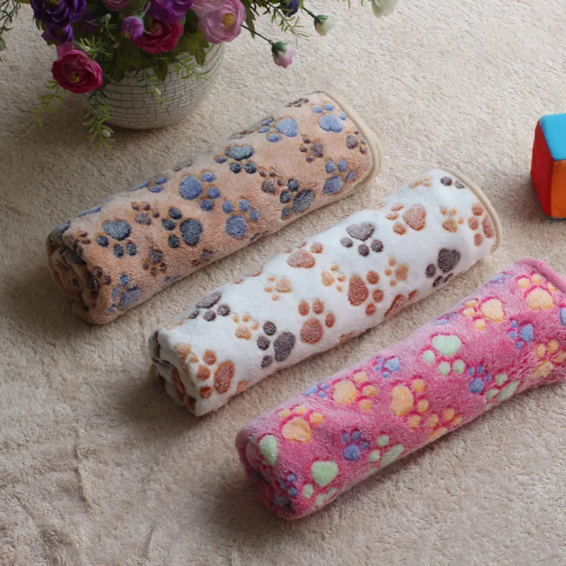 Soft Fleece Pet Blanket – Handcrafted Warm Bed Mat Cover for Dogs & Cats (3 Sizes Available)