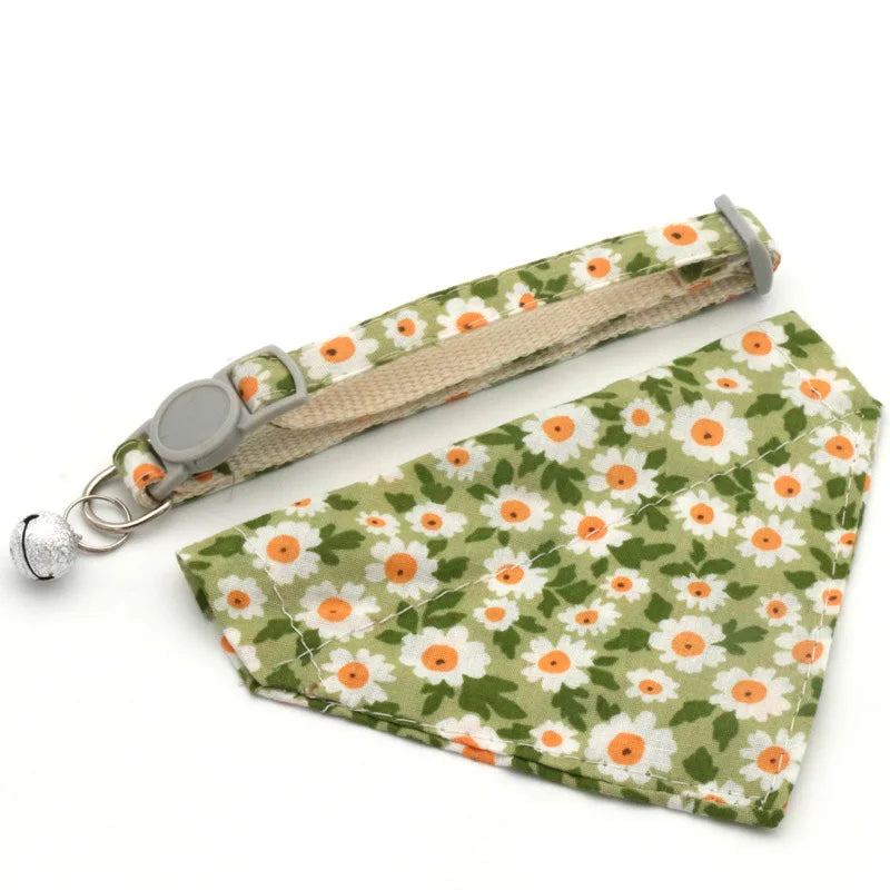Adjustable Daisy Pet Bandana Collar – Breakaway Neck Scarf for Kittens, Puppies & Small Dogs