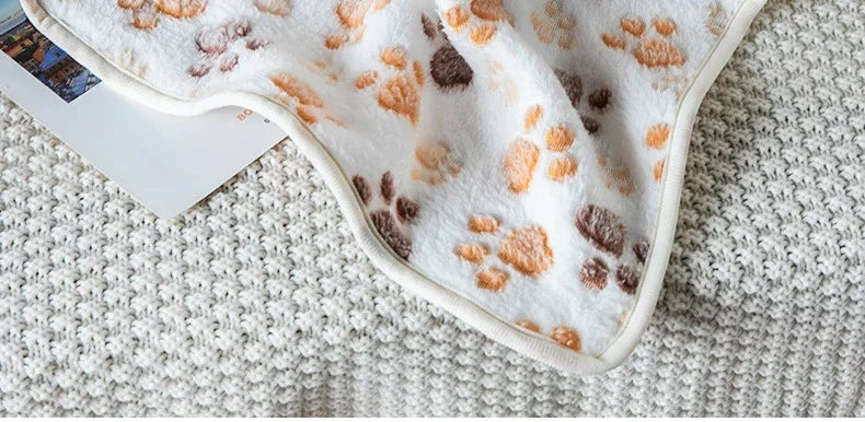 Coral Fleece Pet Sleeping Blanket – Soft, Fluffy & Warm Dog and Cat Blanket for Bed, Couch & Crate