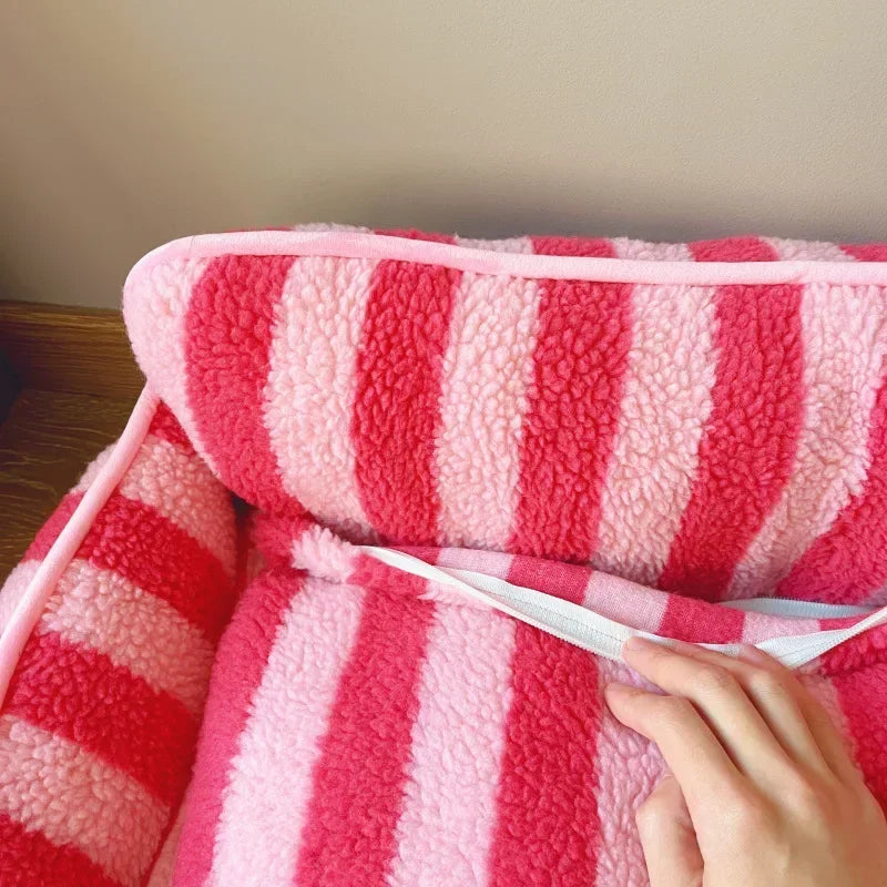 Plush Cat Bed Sofa – Warm Winter Nest for Cats & Small Dogs